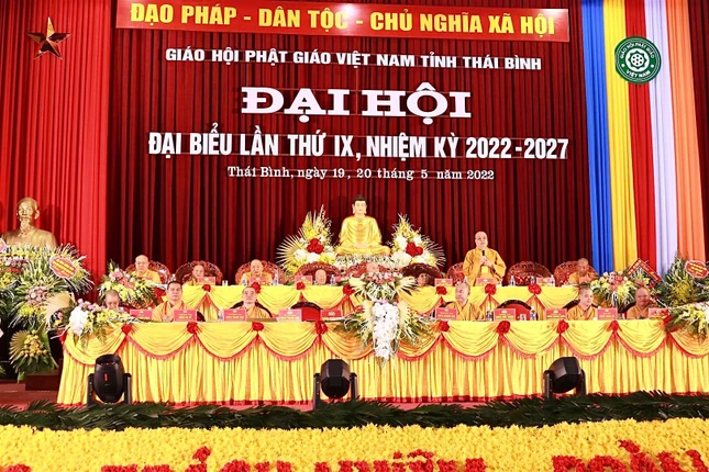 Hòa thượng Thích Thanh Nhiễu thay mặt Trung ương GHPGVN lấy ý kiến đại hội về thành phần nhân sự Ban Trị sự Phật giáo tỉnh Thái Bình nhiệm kỳ 2022 - 2027