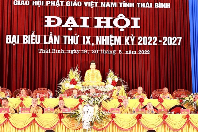 Trưởng lão Hòa thượng Thích Đức Nghiệp ban đạo từ
