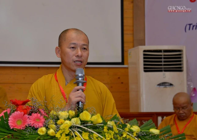 Thượng tọa Thích Minh Nhẫn trình danh sách nhân sự dự kiến Thượng tọa Thích Minh Nhẫn trình danh sách nhân sự dự kiến