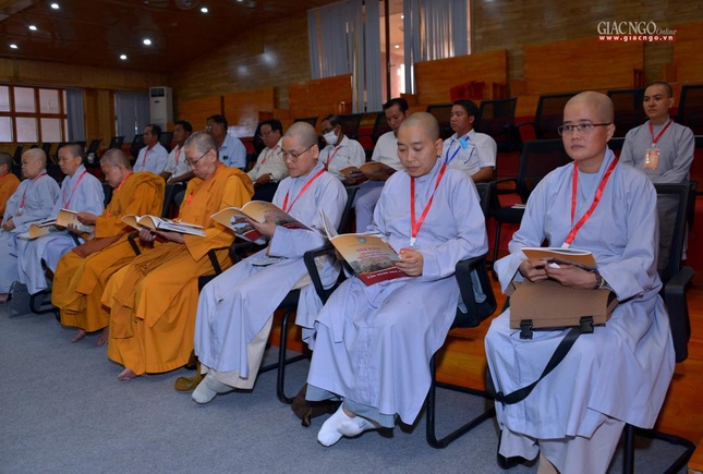 Chư Ni tham dự phiên trù bị