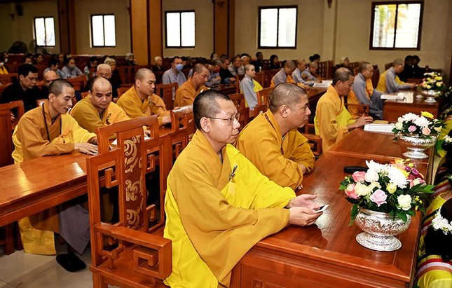 Chư Tăng tham dự buổi khai pháp