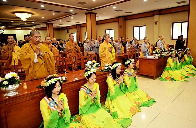 Đại chúng đồng niệm Phật cầu gia hộ Đại chúng đồng niệm Phật cầu gia hộ