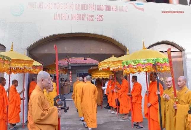 Cung nghinh chư tôn giáo phẩm