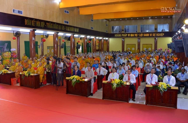 Chư Tăng Ni, đại biểu chính quyền các cấp và Phật tử tham dự đại hội