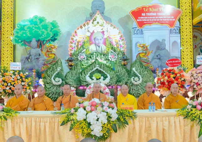 Chư tôn đức chứng minh buổi lễ