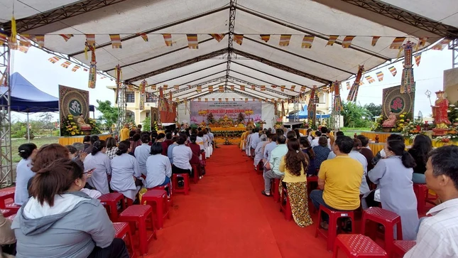 Quang cảnh buổi lễ Quang cảnh buổi lễ