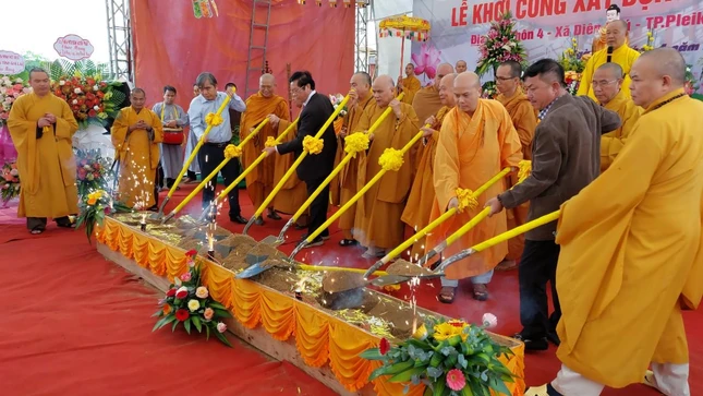 Chính thức khởi công xây dựng chánh điện, thiền đường tại Trường Trung cấp Phật học tỉnh Gia Lai Chính thức khởi công xây dựng chánh điện, thiền đường tại Trường Trung cấp Phật học tỉnh Gia Lai