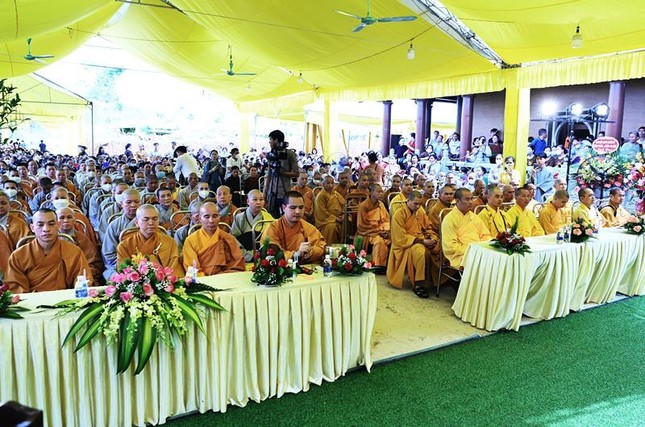 Chư Tăng Ni, Phật tử tham dự buổi lễ