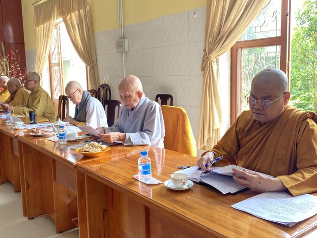 Chư tôn đức Ni tham dự hội nghị