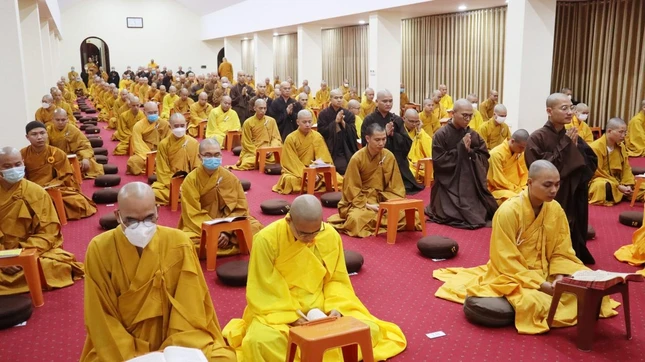 Các Sa-di nghe 10 giới