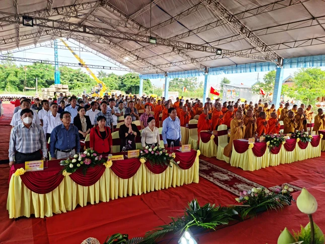 Đại chúng niệm Phật cầu gia hộ