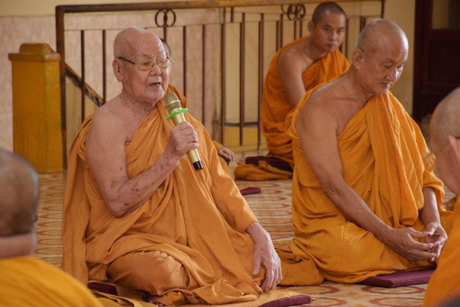 Chư Tăng tham dự buổi pháp đàm