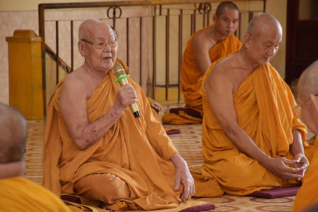 Chư Tăng tham dự buổi pháp đàm