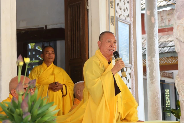 Hòa thượng Thích Nguyên Giác - trụ trì Quảng Hương Già Lam phát biểu Hòa thượng Thích Nguyên Giác - trụ trì Quảng Hương Già Lam phát biểu