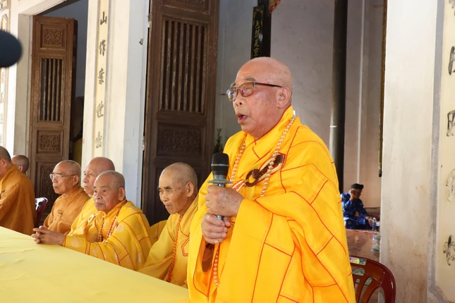 Hòa thượng Thích Thiện Tấn phát biểu Hòa thượng Thích Thiện Tấn phát biểu