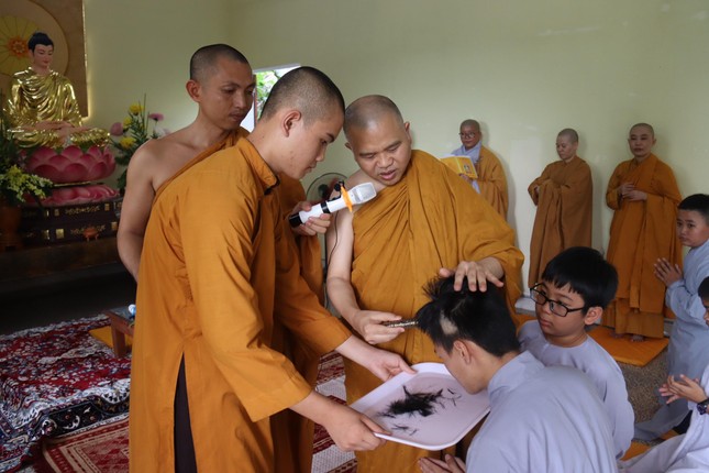 Phật tử phát tâm xuất gia gieo duyên