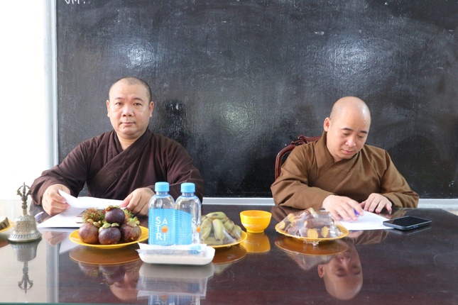 Chư tôn đức Ban Thường trực Ban Trị sự GHPGVN tỉnh Bến Tre chứng minh, chỉ đạo công tác đề cử thành phần nhân sự Phân ban Ni giới tỉnh kỳ VII (2022-2027)