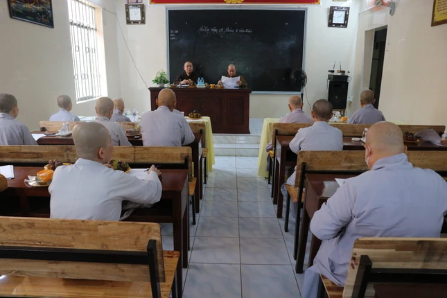 Quang cảnh phiên họp