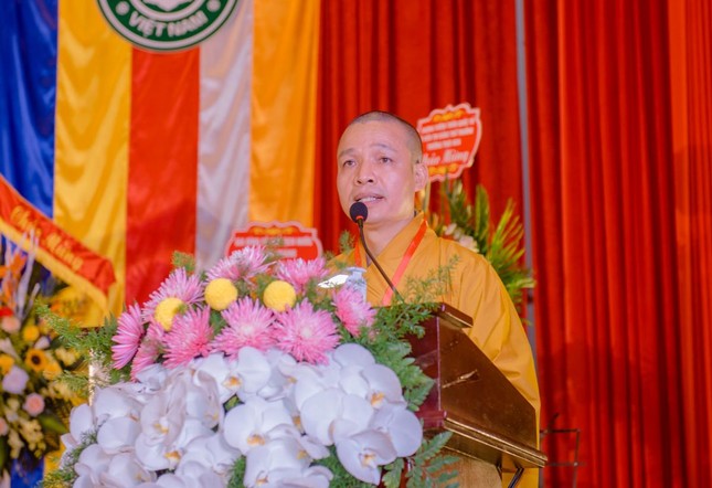 Thượng tọa Thích Minh Quang báo cáo công tác Phật sự nhiệm kỳ VI (2017-2022)