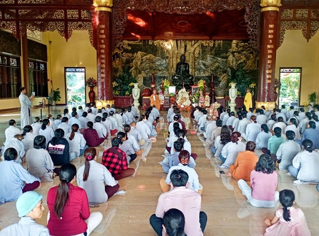 Quang cảnh buổi cúng dường