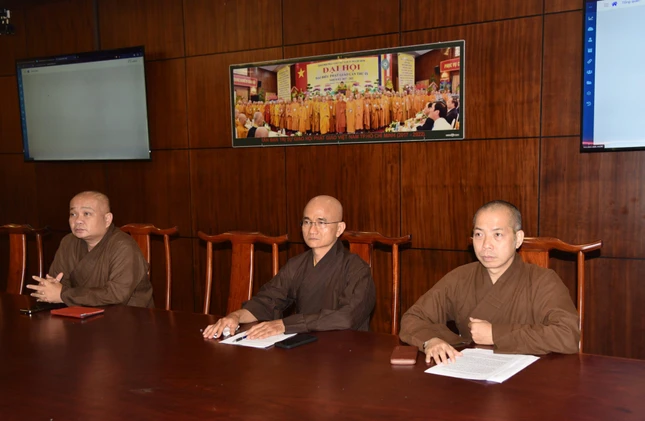 Chư tôn đức tham dự buổi giới thiệu