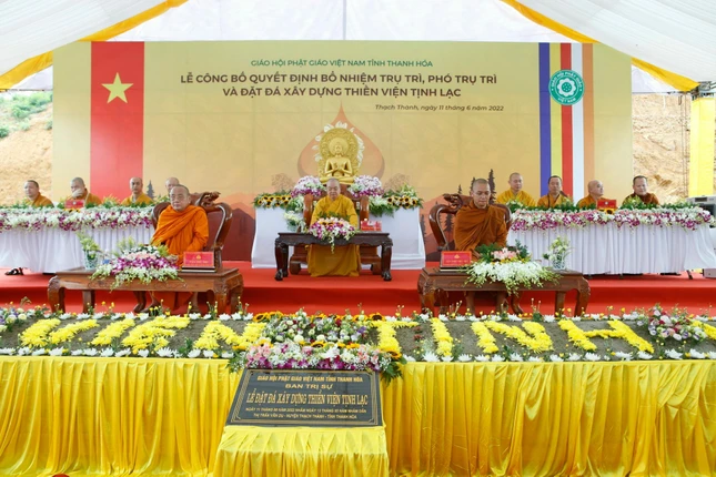 Chư tôn đức chứng minh buổi lễ Chư tôn đức chứng minh buổi lễ