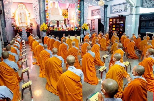 Đồng tụng thời kinh, phát lồ sám hối