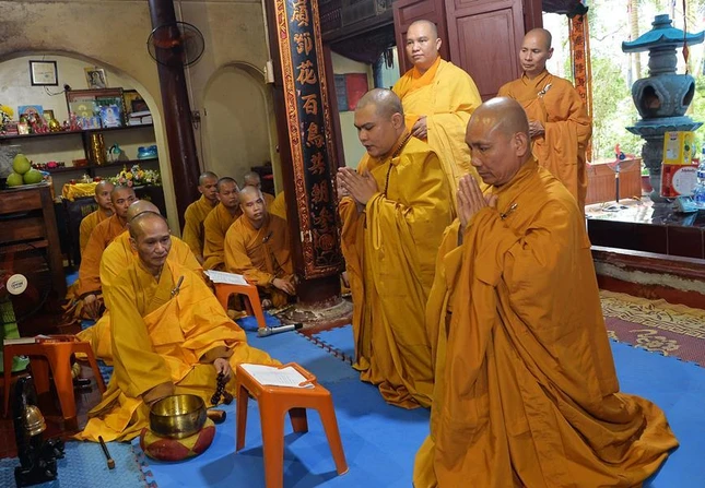 Chư Tăng tác pháp an cư