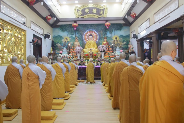 Chư Ni đảnh lễ Tam bảo Chư Ni đảnh lễ Tam bảo