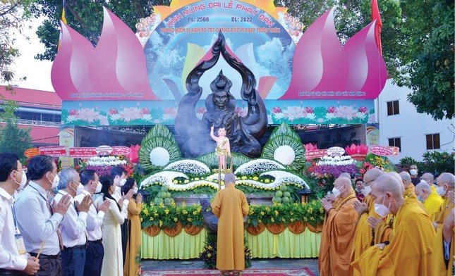 Tượng đài Bồ-tát Thích Quảng Đức trong Đại lễ Kính mừng Phật đản Phật lịch 2566 - Ảnh: Yên Hà