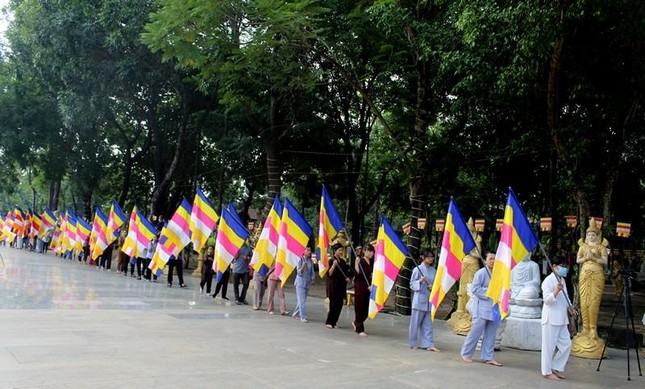 Các Phật tử tham gia lễ rước Phật