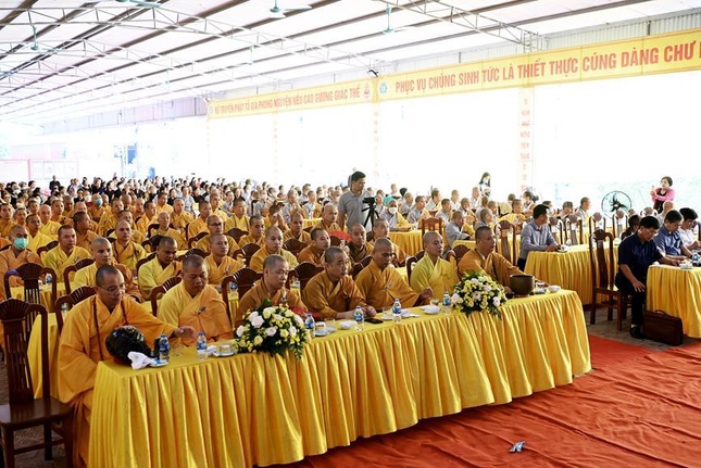 Chư Tăng tham dự lễ khai pháp