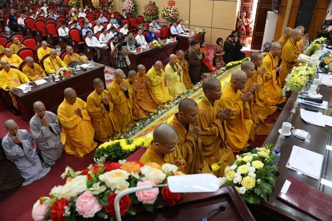 Đại diện tân Ban Trị sự GHPGVN tỉnh Hà Giang, nhiệm kỳ 2022-2027 phát nguyện nhận nhiệm vụ