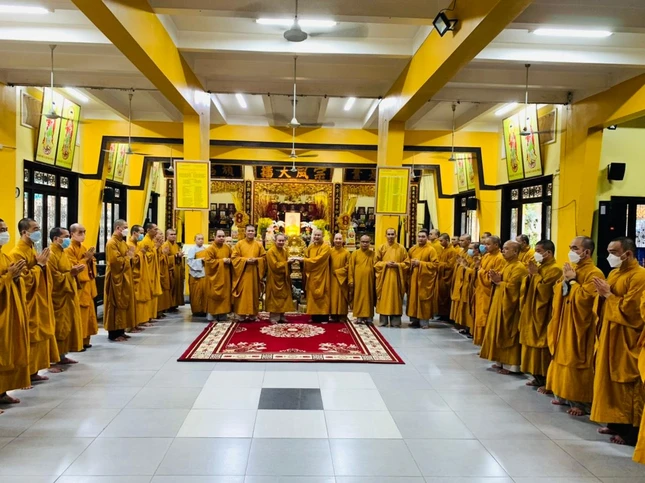 Cúng dường tịnh tài, tịnh vật đến 170 chư Tăng hành giả an cư tại tổ đình Vĩnh Nghiêm Cúng dường tịnh tài, tịnh vật đến 170 chư Tăng hành giả an cư tại tổ đình Vĩnh Nghiêm