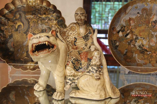 Tượng La-hán phục hổ