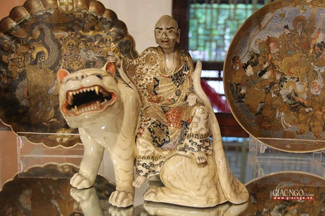 Tượng La-hán phục hổ Tượng La-hán phục hổ