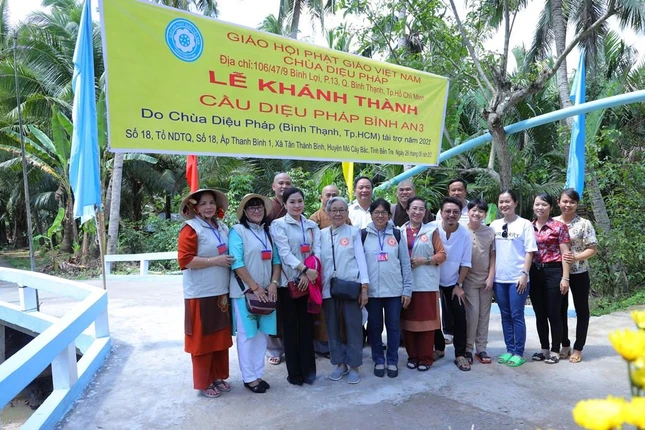 Khánh thành cầu Diệu Pháp Bình An 3 tại ấp Thanh Bình 1, xã Tân Thành Bình, huyện Mỏ Cày Bắc Khánh thành cầu Diệu Pháp Bình An 3 tại ấp Thanh Bình 1, xã Tân Thành Bình, huyện Mỏ Cày Bắc