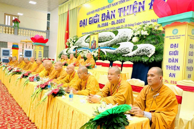 Chư tôn đức chứng minh buổi lễ Chư tôn đức chứng minh buổi lễ