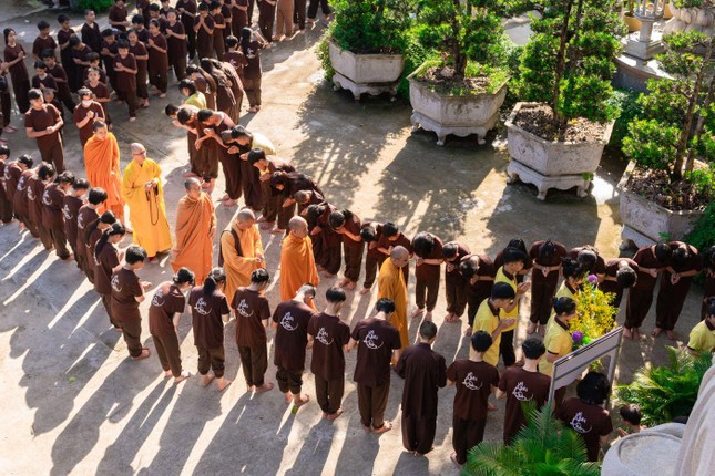 Cung nghinh chư tôn đức quang lâm buổi lễ khai mạc