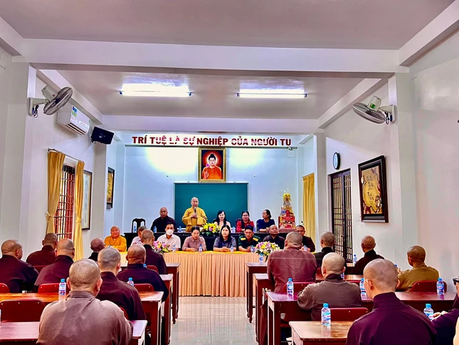 Thượng tọa Thích Huệ Minh phát biểu Thượng tọa Thích Huệ Minh phát biểu