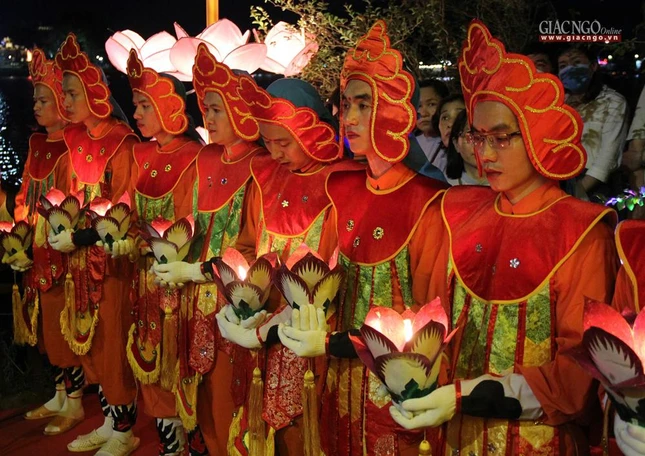 Chư Tăng mang áo Mã tiên