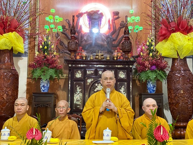 Thượng tọa Thích Minh Nhựt vấn an sức khỏe và sách tấn chư hành giả an cư