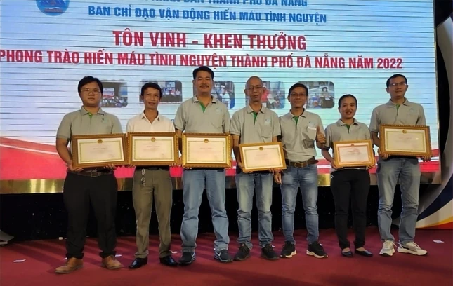 Các tình nguyện viên được nhận Bằng khen