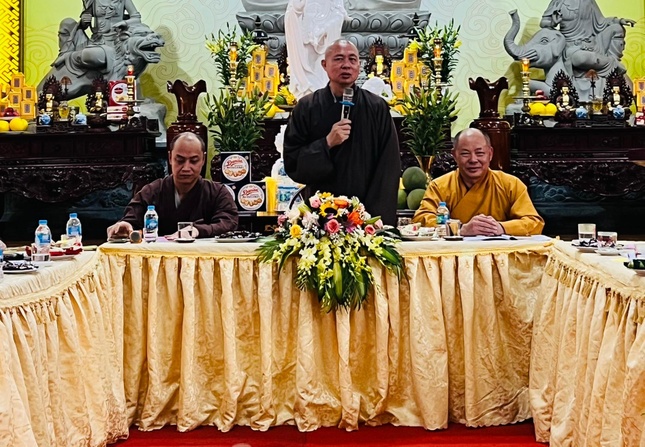 Thượng tọa Thích Tâm Đức chủ trì hội nghị Thượng tọa Thích Tâm Đức chủ trì hội nghị