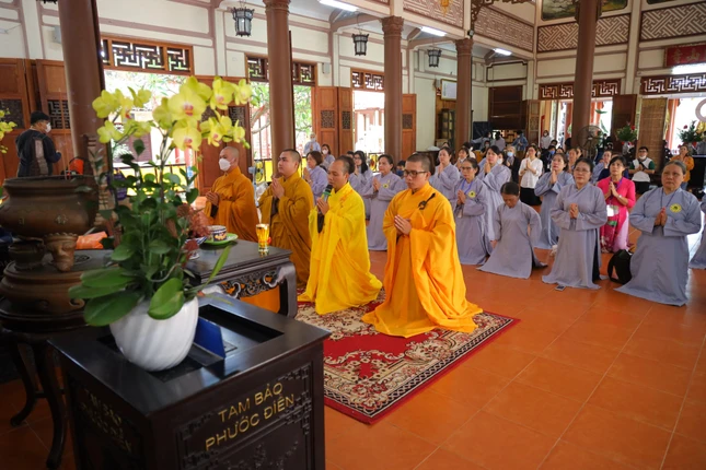 Tác bạch cúng dường tại trường hạ chùa Long Sơn Tác bạch cúng dường tại trường hạ chùa Long Sơn