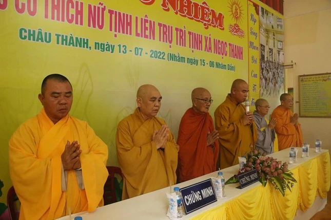 Chư tôn đức chứng minh buổi lễ