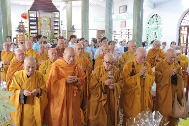 Nguyện cầu Giác linh cố Hòa thượng cao đăng Phật quốc