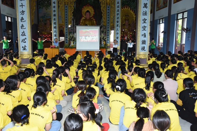 Các bạn trẻ tham dự khóa tu