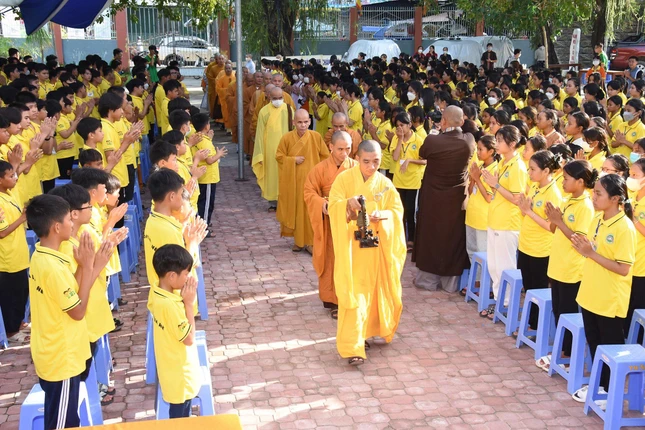 Cung thỉnh chư tôn đức quang lâm