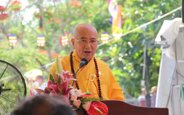 Hòa thượng Thích Khế Chơn đọc diễn văn khai mạc Hòa thượng Thích Khế Chơn đọc diễn văn khai mạc